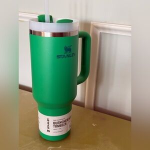 Stanley Vibrant Green MEADOW 40 oz Quencher Mug